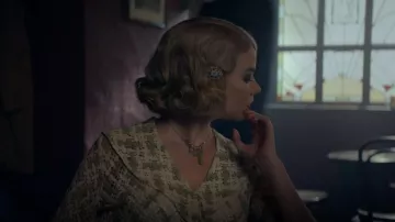 La barrette de Gina Gray (Anya Taylor-Joy) dans Peaky Blinders (S05E06)