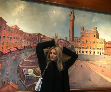 Black wool coat of Kendall Jenner on the Instagram account @kendalljenner