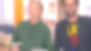 The green shirt smooth col claudine Maya Lauqué in The Daily 12.09.2019