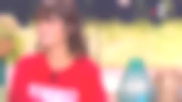 The sweat red Kissed of Faustine Bollaert on It starts today