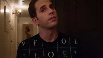 Loewe Cavalier Pull porté par Payton Hobart (Ben Platt) comme on le voit dans La politique de la Saison 1 Épisode 1