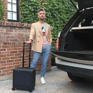 Noir effectuer tous les jours sur le sac utilisé par Tan France sur l'Instagram account @tanfrance