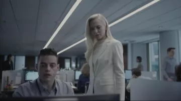 La veste de blazer blanche de Angela Moss (Portia Doubleday) dans Mr. Robot Saison 3 Episode 4