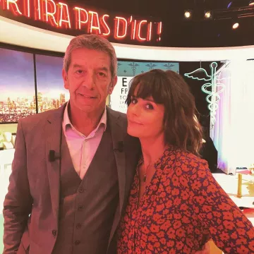 The red shirt right printed flowers collar Pablo of Faustine Bollaert on the account Instagram of @faustinebollaert