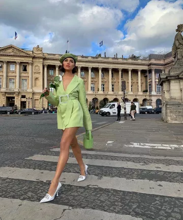 Paris Georgia Beret usada por Olivia Culpo en Paris PFW septiembre 28, 2019