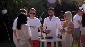 Oh polly blanc couper morceau complet de maillot de bain porté par Ambre Turner dans Le Seul Moyen Est d'Essex Season25 Épisode 04