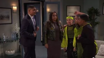 Dsquared2 Green Floral Blazer worn by Raven Baxter (Raven-Symoné) in Raven's Home Season 03 Episode 09