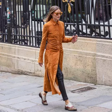J marca alana recortada pantalones pitillo de cuero de gran altura usados por Olivia Palermo Altuzarra Fashion Show septiembre 28, 2019