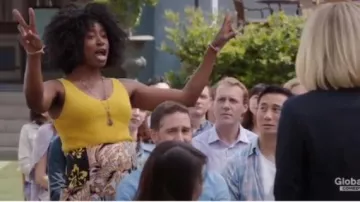 Vince directionnelle rib tank en limonata porté par Simone Garnett (Kirby Howell-Baptiste) dans La Bonne Place Saison 4 Épisode 1