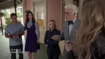 Theory navy striped wool cropped pants worn by Eleanor Shellstrop (Kristen Bell) in The Good Place Season 4 Episode 1