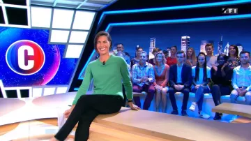 Le pull vert de Alessandra Sublet dans C'est Canteloup
