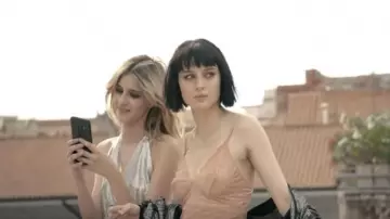 Cuerpo de encaje de Ludovica (Alice Pagani) en Baby (S02)