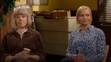 A.L.C. blue leopard print shirt worn by Jill Kendall (Jaime Pressly) in Mom Season 07 Episode 01