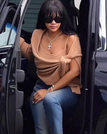 Celine square sunglasses worn by Rihanna New York City September 30, 2019