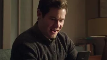 Brown wool sweater of Phil (Adam DeVine) in Jexi
