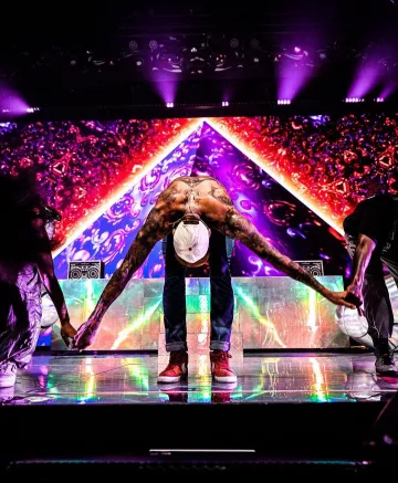 Sneakers Nike blazer mid team red Chris Brown account on the Instagram of @chrisbrownofficial