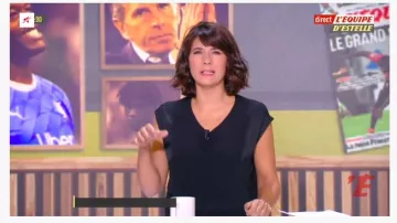 Le haut noir sans manche effet bimatière de Estelle Denis dans L'Équipe d'Estelle le 30.09.2019