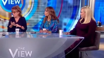 Elie Tahari nathalie blouse en soie porté par Meghan McCain sur Le point de Vue le 1er octobre 2019