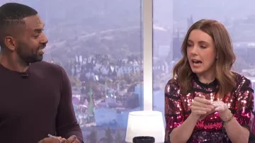 Zara ceinturée robe à paillettes porté par Melanie Bromley sur E! News Du 1er Octobre 2019