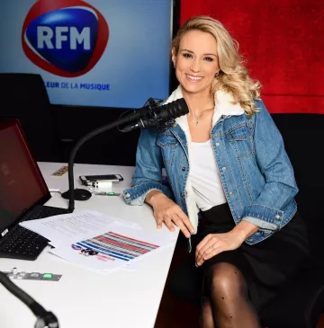 La veste en jean fourrée portée par Élodie Gossuin sur le compte Instagram de @elodiegossuin