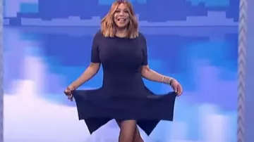 Ceremonia de apertura Eclipse Delta Dress usado por Wendy Williams en The Wendy Williams Show 1 de octubre de 2019