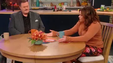 Produit Vince en Laine et Soie, un Pull à col Roulé porté par Rachael Ray sur Rachael Ray le 1er octobre 2019