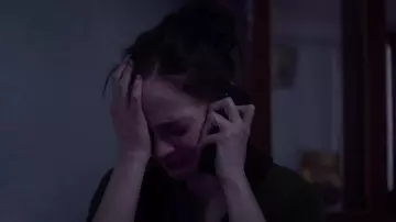 Apple iPhone X used by Sarah (Eva Green) in Proxima