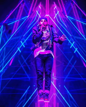 Sneakers jordan black and red of Chris Brown on the account Instagram of @chrisbrownofficial