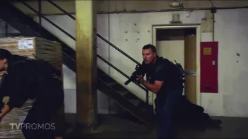 Tactique SWAT veste portée par G. Callen (Chris O'Donnell) dans NCIS: Los Angeles (S11E02)