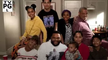 Temple de la renommée Slamma T-Shirt - Noir porté par Andre Johnson, Jr (Marcus Scribner) comme on le voit sur le black-ish Saison 6 Épisode 1