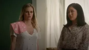 Rails White Cara Butterfly Tee worn by Honey (Chelsey Crisp) in Fresh Off the Boat Season 6 Episode 1