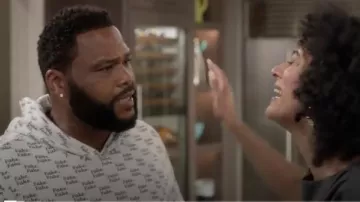 Ksubi Faux Coton Terry Hoodie, portés par Andre "Dre' Johnson (Anthony Anderson), en black-ish Saison 6 Épisode 2