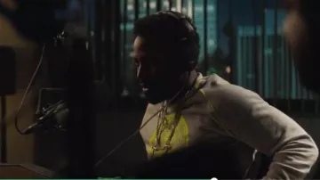 Balmain de Gris et de Jaune Néon Balmain Logo Chandail porté par Ricky Jerret (Jean David Washington) en Ballers Saison 05 Episode 06