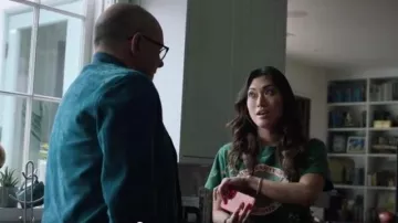 Apple iPhone 8, 64 GO, Rouge – Entièrement Débloqué utilisé par Kate (Catherine Haena Kim) dans Ballers Saison 05 Episode 06