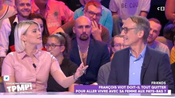 Vestido rosa de Kelly Vedovelli en Touche pas à mon poste