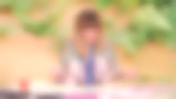 The Printed Shirt Detail Node of Daphne Bürki in I love you etc...