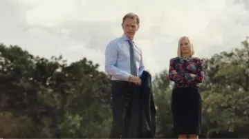 Givenchy Floral Print Long Sleeve Top usado por Emma O'Neil (Melinda Page Hamilton) en The Resident Temporada 03 Episodio 01