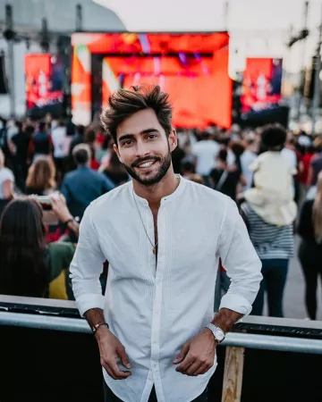 The white shirt casual by Raphael Spezzotto-Simacourbe on the account Instagram of @rsimacourbe