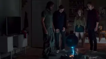 Le top fluide porté par Franziska Doppler (Gina Stiebitz) dans Dark (S02E07)