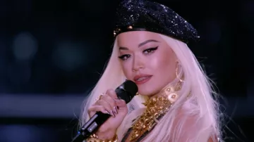 Paillettes chapeau porté par Rita Ora pour que Tu M'aimes performance Live De Secret de Victoria 2018 défilé de Mode