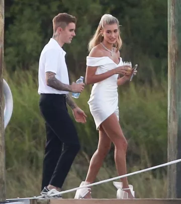 Collar de flores del desierto de Messika usado por Hailey Baldwin Cena de ensayo de boda en Bluffton, Carolina del Sur 29 de septiembre de 2019