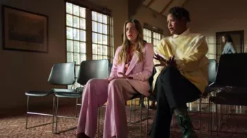 Zara rose jambe large pantalon porté par McAfee (Laura Dreyfuss) dans Le politique Saison 1 Épisode 6