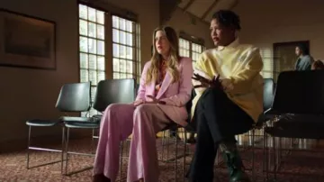 Zara rose double breasted blazer porté par McAfee (Laura Dreyfuss) dans Le politique Saison 1 Épisode 6