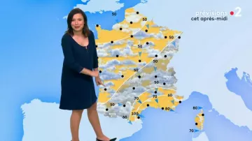 El vestido azul marino acampanado de Anaïs Baydemir en Météo de France 2 el 02.10.2019