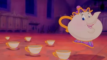 Teapot Mrs. Potts (Angela Lansbury) in beauty and The Beast