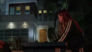 Norma Kamali Côté Vert Stripe Tortue Veste portée par McAfee (Laura Dreyfuss) dans Le politique Saison 1 Épisode 7