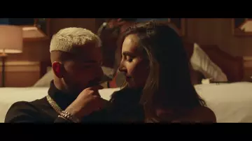 Pul col roulé côtelé noir porté par Maluma dans le clip Maluma, J Balvin - Qué Pena (Official Video)