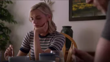 Cadre des années 70 rayé muni tee porté par Sylvie Brett (Kara Killmer) dans Chicago Fire Saison 8 Épisode 2