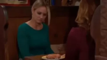 Sandro anabelle pointelle chandail porté par Sharon Collins (Sharon) sur les Jeunes et Les Agités 2 octobre 2019