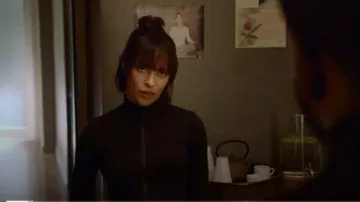 Lululemon black zip front mock neck jacket worn by Edie Palmer (Megalyn Echikunwoke) in Almost Family Season 01 Episodea 01